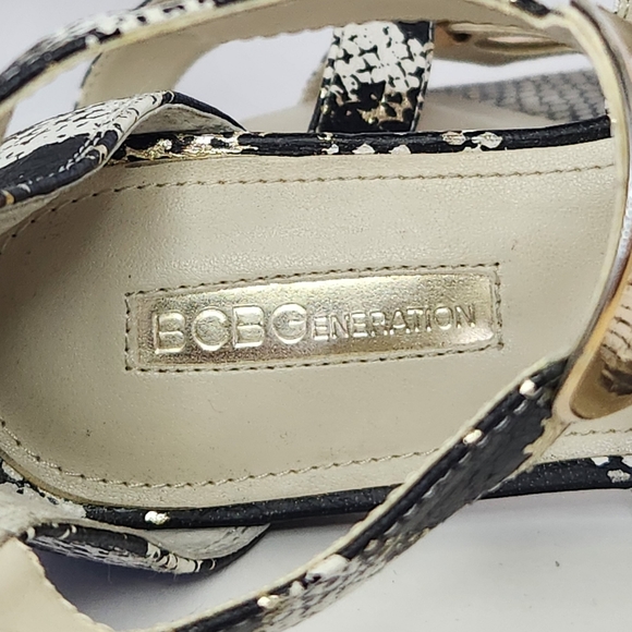 BCBGeneration Faroh Sandals Gladiator Flats VIP Snake Gold 5.5M BCBG Shoes - Picture 9 of 15